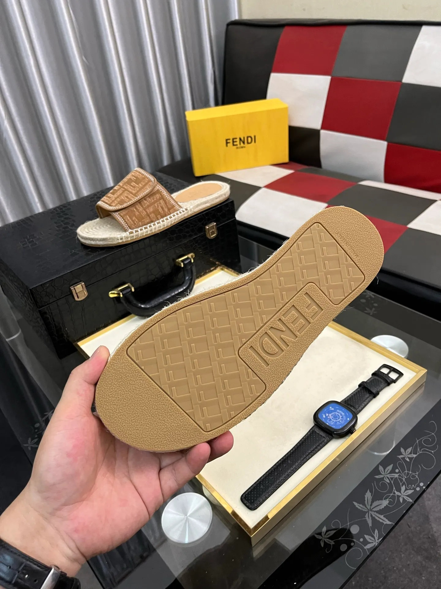 Men's shoes💰320⌚️⌚️[FENDI~Fendi slippers] High-end men's shoes brand official website 1:1 latest masterpiece: original mold customization, fabrics made of imported original materials, upgraded outsole, lighter, top quality in the market, simple and tasteful, a must-have for fashionistas, fashion is at your feet, full of confidence, the same style at the counter👍The season of summer slippers is here. Yardage: 38-44. Can be customized45.46.47